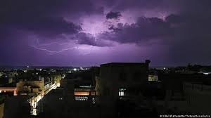 “Infographic showing thunderstorm safety tips for Jhunjhunu residents during the monsoon—includes dos and don’ts, emergency items to keep ready, and protective steps to take indoors and outdoors.”