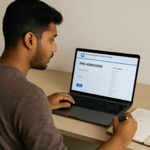 IGNOU PhD फॉर्म भरता छात्र