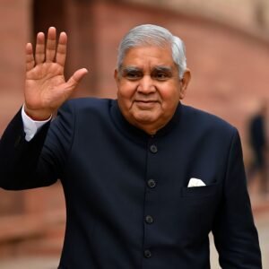 उपराष्ट्रपति जगदीप धनखड़ इस्तीफा देने के बाद संसद से विदाई करते हुए