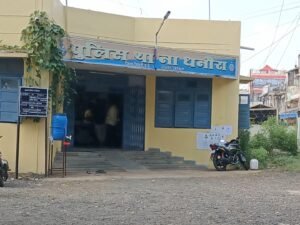 झुंझुनूं का धनूरी थाना, हरियाली और लॉन के बीच