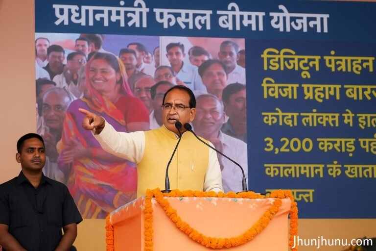 झुंझुनूं एयरस्ट्रिप से कृषि मंत्री द्वारा किसानों को फसल बीमा दावा राशि जारी करते हुए